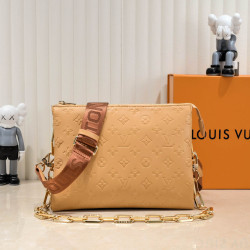Louis Vuitton size: 26 x 20 x 12 cm