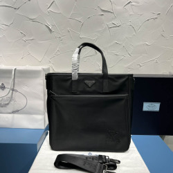 Prada Men's Bag Size: 35x34cm 2VG032