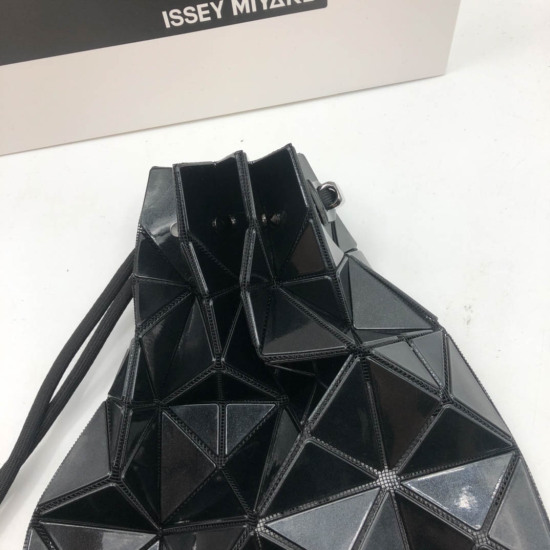 Issey Miyake Bucket Bag Size: 28.5/23cm