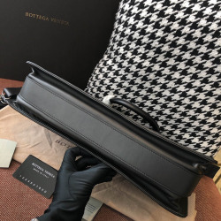 BV Briefcase Size: 39cm Black