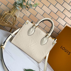 Louis Vuitton Size: 25 x 19 x 11.5 cm