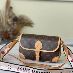 Bolsa de mão Louis Vuitton DIANE com Tamanho: 25,0 9,0 15,0 cm
