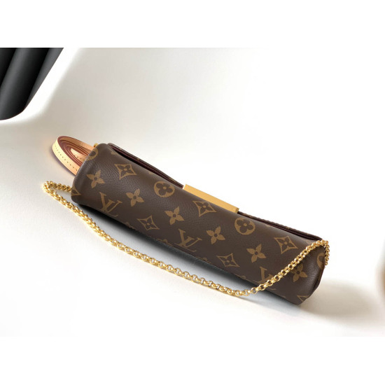 Louis Vuitton Size: 28.0 x 15.0 x 4.0 cm