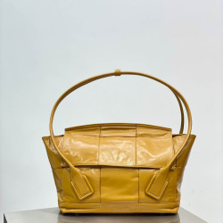 BV Handbag Size:33x28 618463