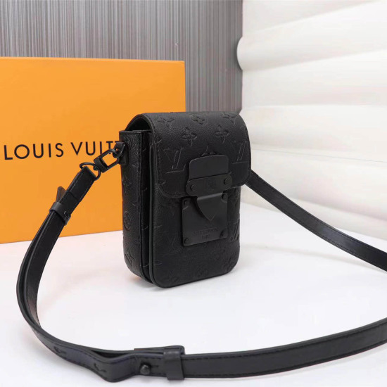 Louis Vuitton Model: 69405 Size: 15x17x8 cm