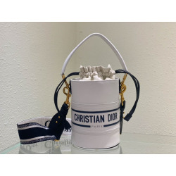 White cowhide leather bucket bag Size: 22cmx16cm