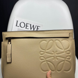 Loewe Size: 29.5x20cm Model: 3040