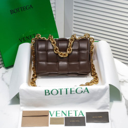 BV Cassette Pillow Bag Size: 26x18cm Chocolate