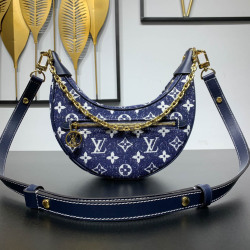 Louis Vuitton Size: 23 x 13 x 6 cm