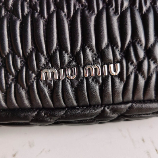 Miu Miu diamond chain bag size: 22.5, 4.5, 12