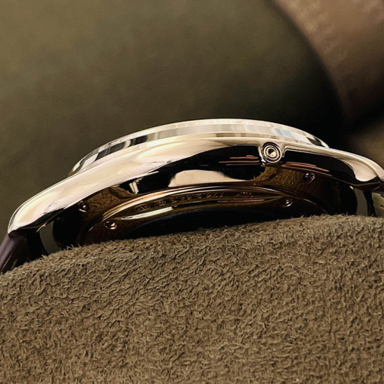 Jaeger-LeCoultre Master Series watch Diameter: 39 mm * 9.9 mm