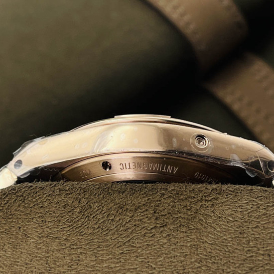 Vacheron Constantin Mechanical Watch Diameter: 41.5 mm Model: P210