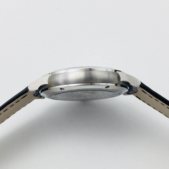 Audemars Piguet Mechanical Watch Diameter: 39 mm