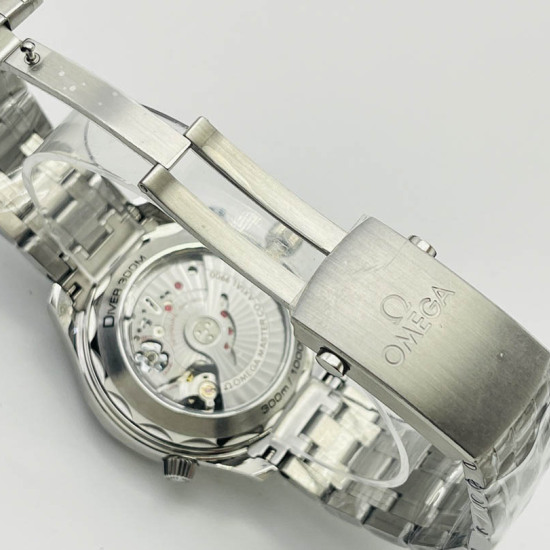 Omega Seamaster watch Diameter: 44 mm