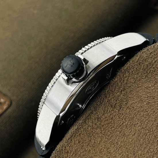 Jaeger-LeCoultre Ceramic Watch Diameter: 42 mm