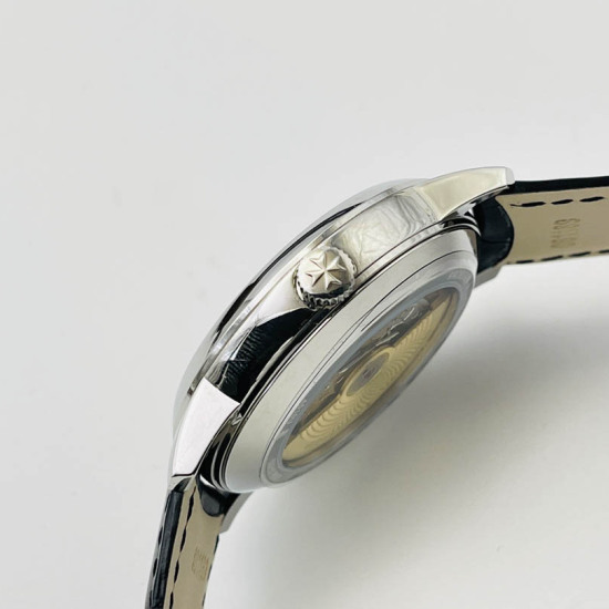 Vacheron Constantin Heritage Watch Model: 4010U Diameter: 42.5 mm