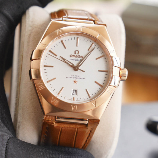 Omega series watch Size: 39mm