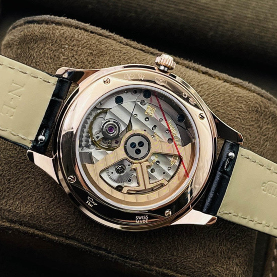 Jaeger-LeCoultre watch Diameter: 34MM
