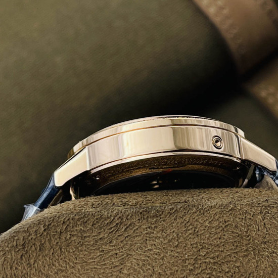Jaeger-LeCoultre watch Diameter: 34*8.8 mm