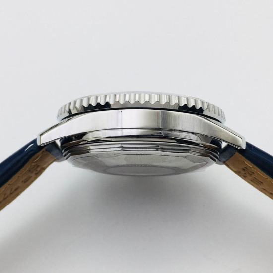 Breitling Chronograph Diameter: 43 mm