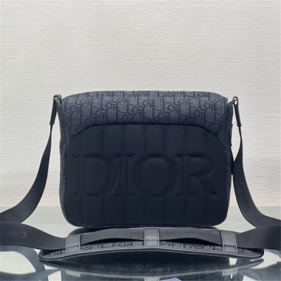 Dior Explorer信使包