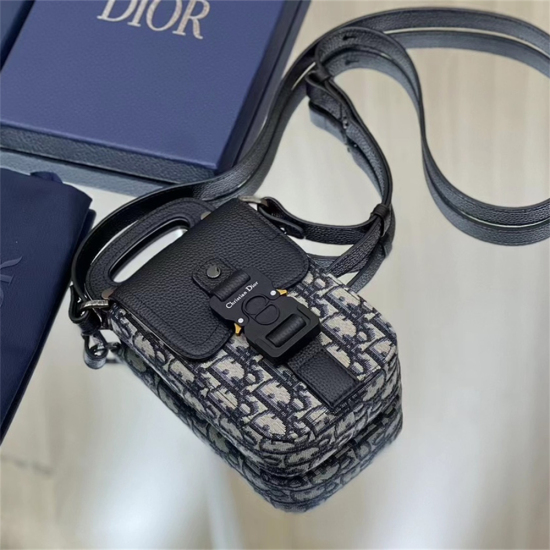 Dior Oblique单肩包