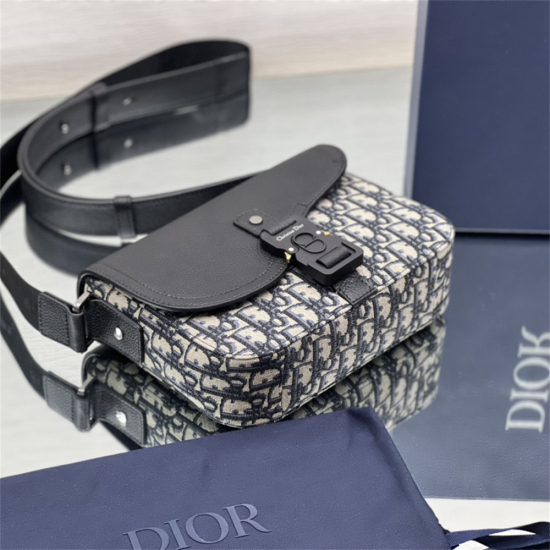 Dior Oblique马鞍包