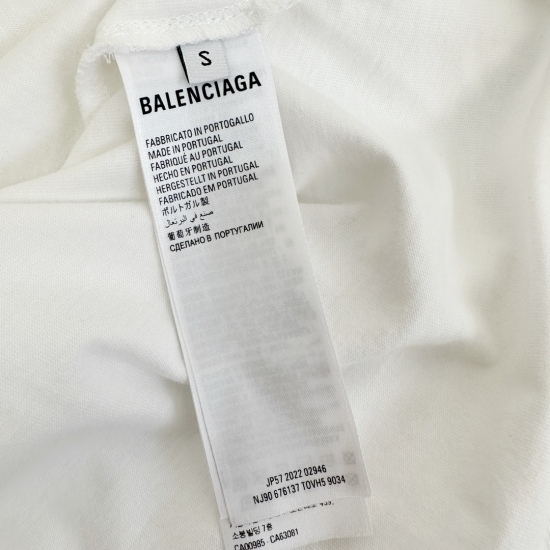 Balenciaga 情人节T恤