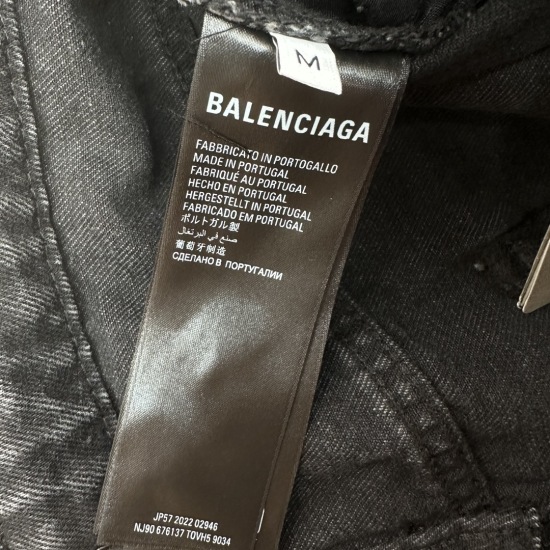 Balenciaga 破洞做旧直筒牛仔裤