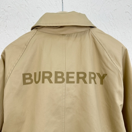 BURBERRY风衣外套
