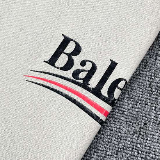Balenciaga可乐裂纹帽衫