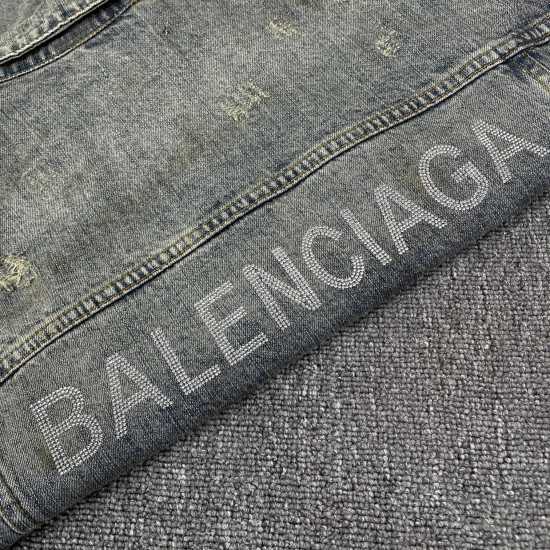 Balenciaga背后烫钻做旧牛仔