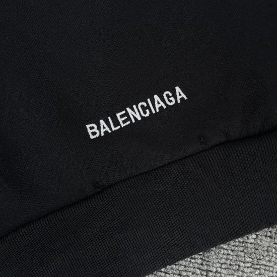 Balenciaga小爱心字母刺绣帽衫