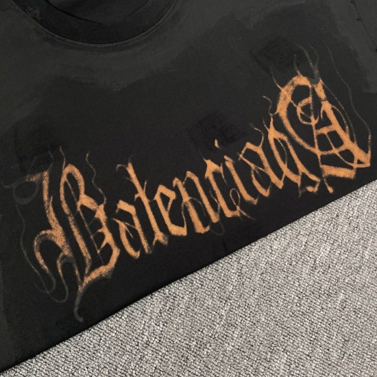 Balenciaga 梵文做旧短袖