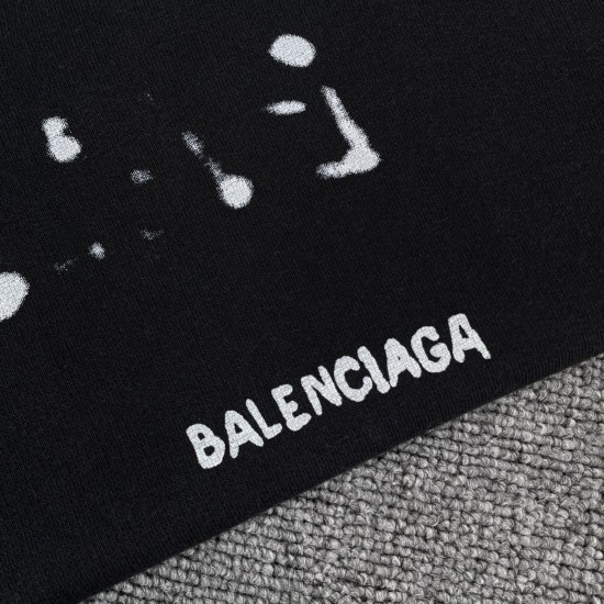 Balenciaga模糊字母帽衫