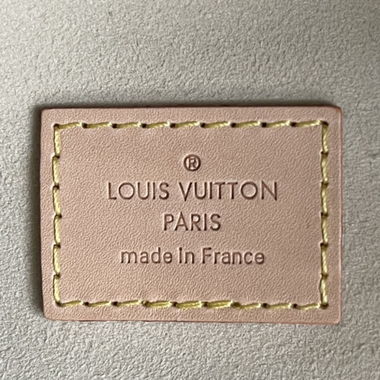 Louis Vuitton M44869