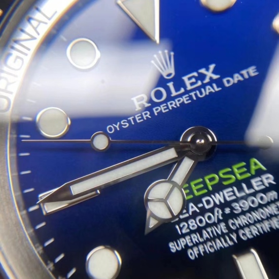 Rolex Sea-Dweller Series Gradient Ghost King Automatic Mechanical Movement 3900 Meters Waterproof Day Display Luminous Men's Watch Swiss Watch 44mm Blue Dial 126660-0002，price：73OMR，709SAR