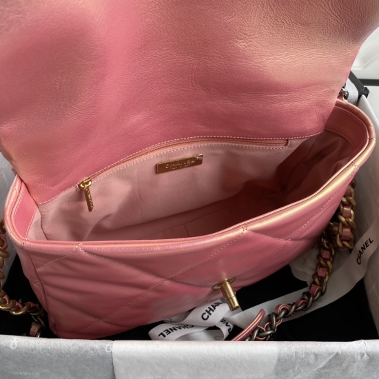  Phantom Pearl 19 Handbag AS1160 Size: 16 x 26 x9cm