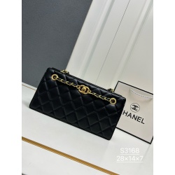 Chanel calfskin vintage bag can be worn on one shoulder and crossbody